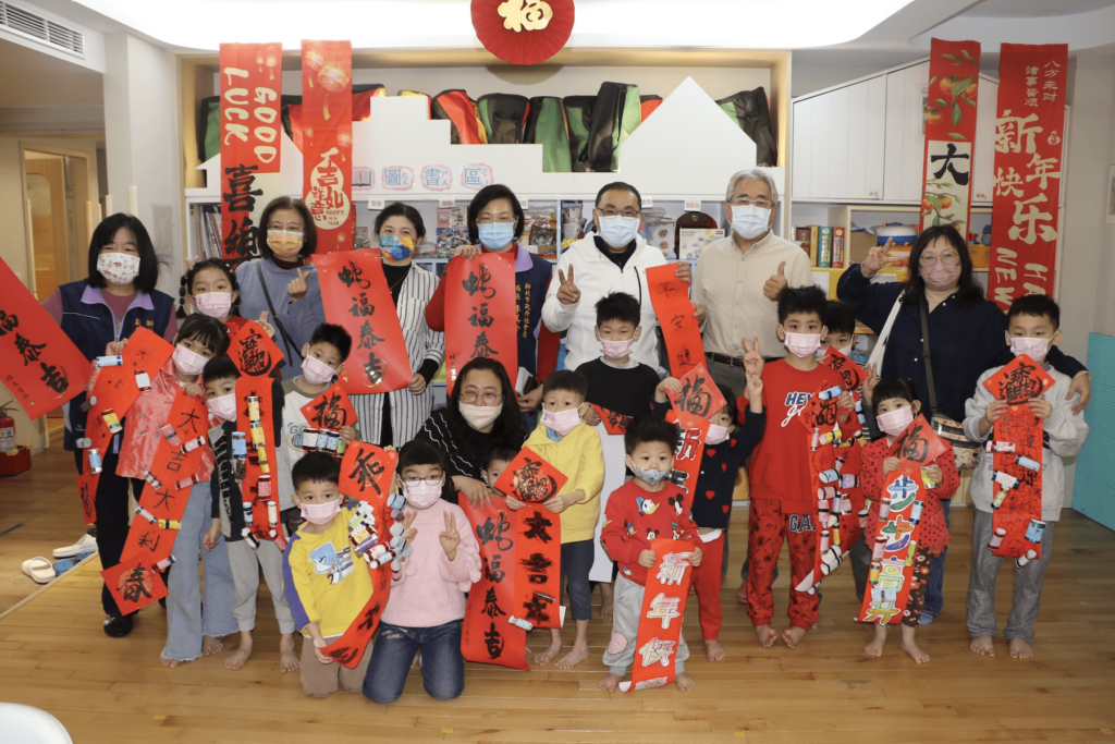 侯友宜帶愛心過新年-探訪童心家園送暖又送福