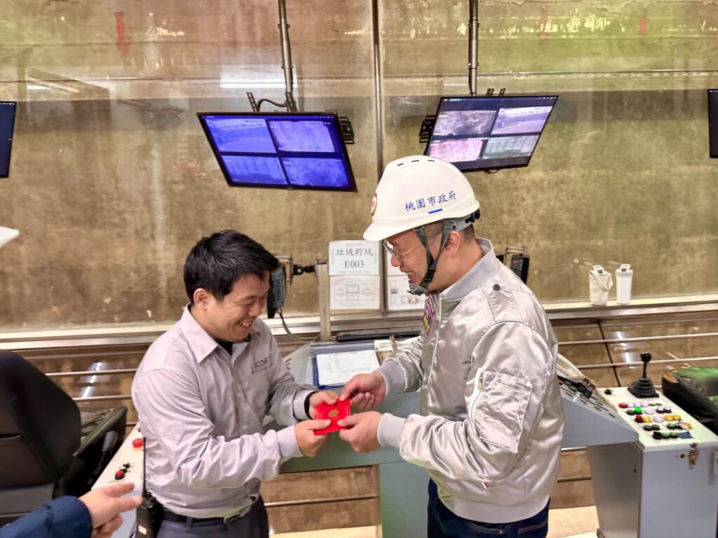 桃園清潔隊加班清運維護市容-蘇俊賓赴欣榮焚化爐發福袋