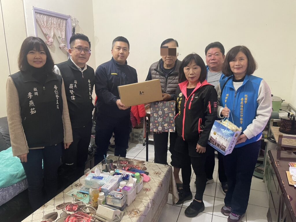 壢警攜手民間送愛心-弱勢家庭過好年
