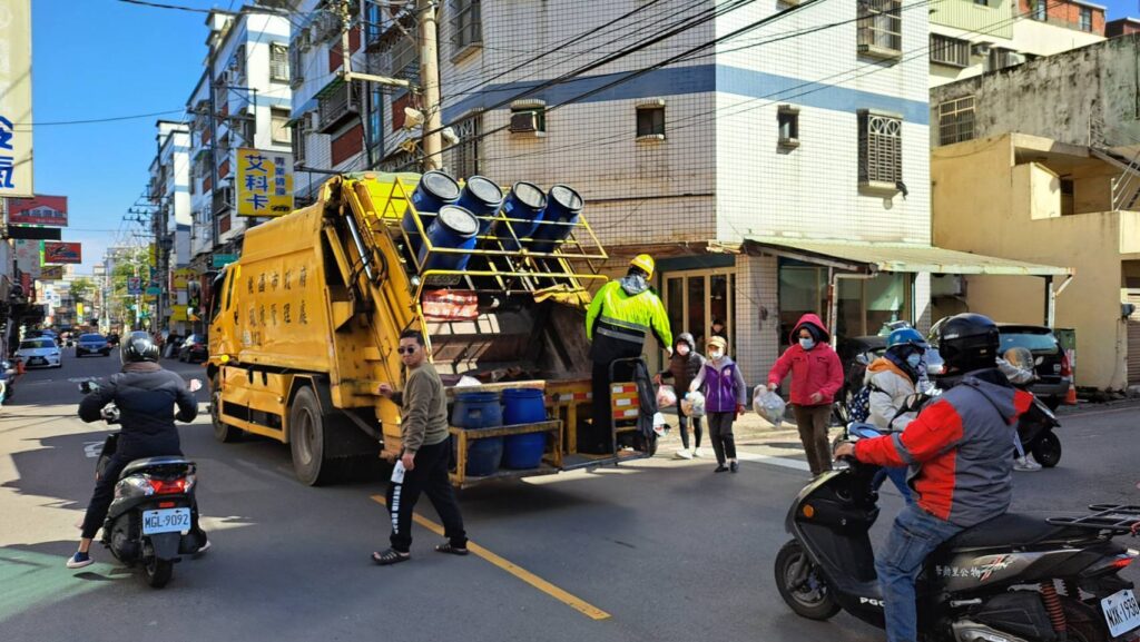 年前大掃除-桃園環保局出動逾5000人次清運垃圾