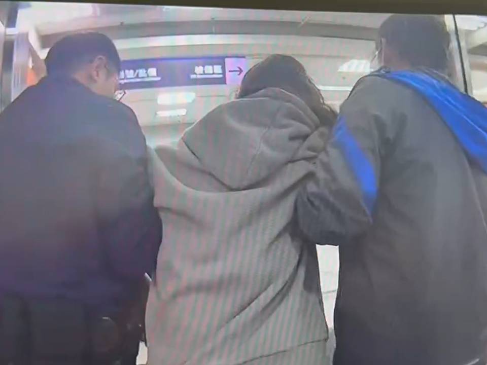妻子突發病情況危急-桃警開道搶命7分鐘送醫