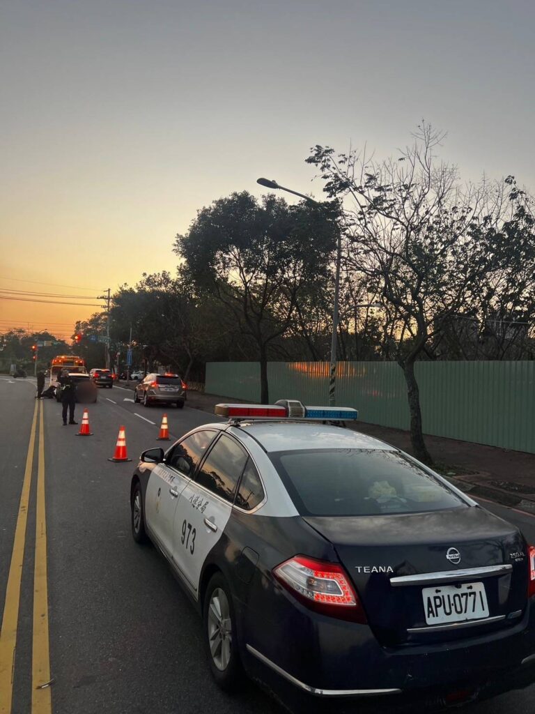 桃園八德警助民排除故障車輛-確保年節交通順暢