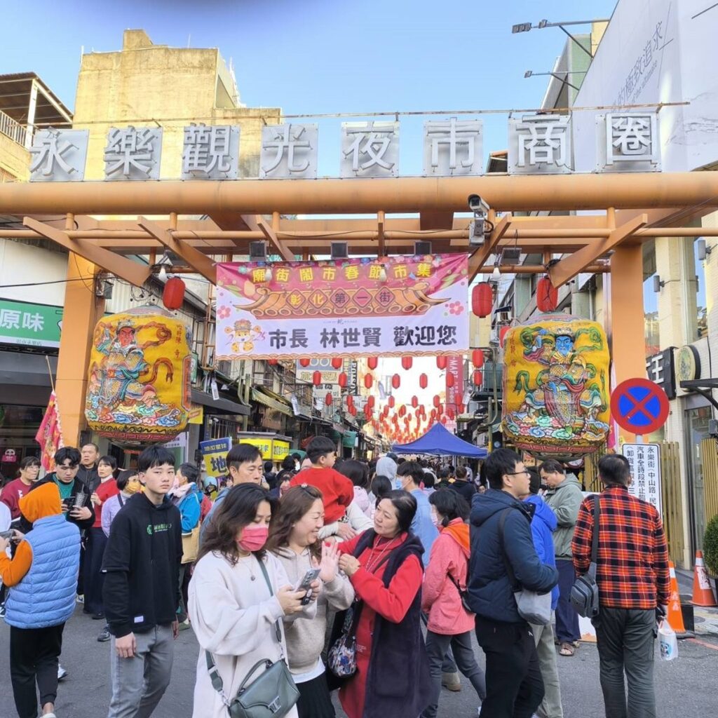 彰化市廟街市集人潮大爆滿!市長蔥油餅開張-邀民眾一起為公益盡一份心力