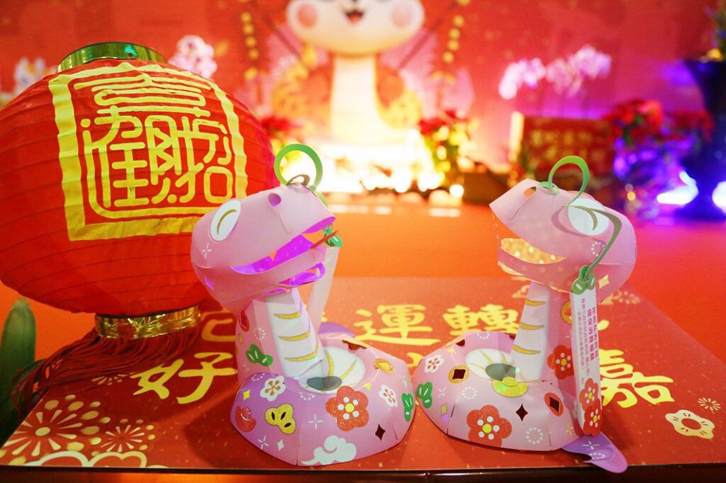 嘉市「小花蛇」提燈迎元宵　結合疫苗接種站6日起連3天限量發送