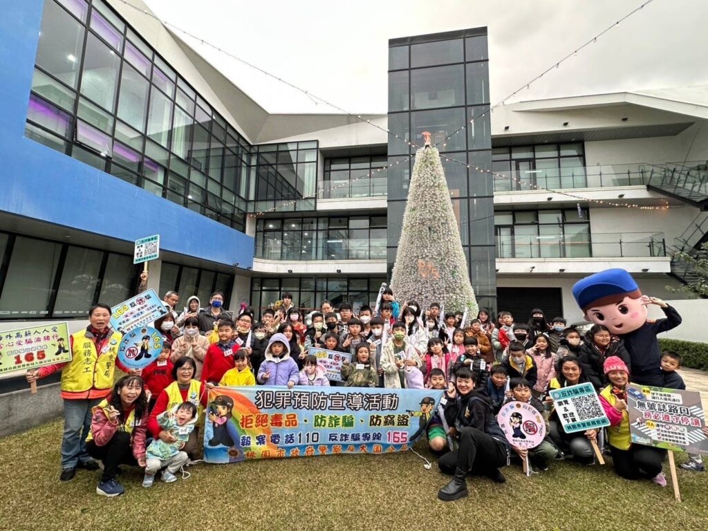 大園警攜手國巨洋傘文創園區-強化學童反詐騙及交通安全觀念