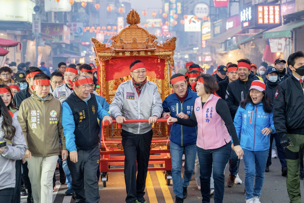 桃園最狂迎財神!張善政參與龍潭遶境-祈願市民財運旺旺來