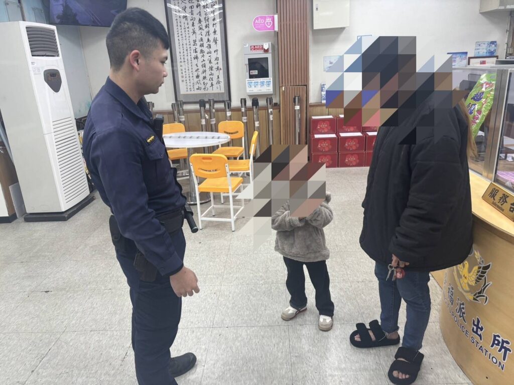 4歲萌娃偷溜公園玩耍-桃警即時協助找到媽媽