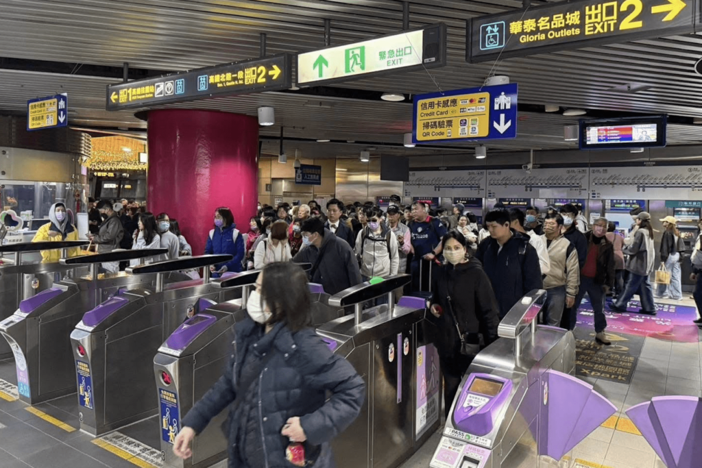 台灣燈會人潮炸裂-140萬人湧入-桃園捷運、高鐵全力應變