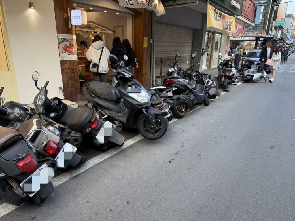 開父親車出門闖禍！少年失控連撞14機車