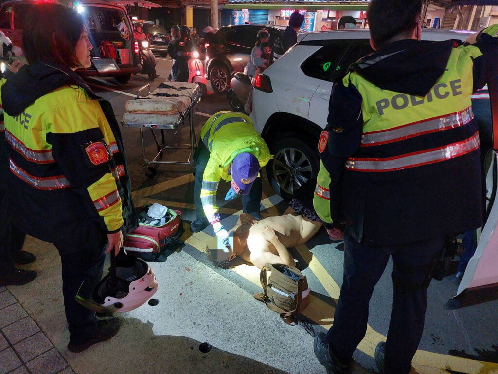 欠債1.5萬當街被毆-目擊者曝：他滿臉血上救護車
