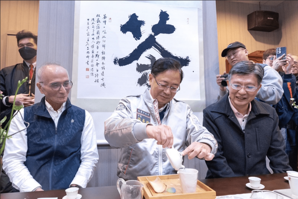 桃園茶業揚名國際-「綠雲」綠茶奪世界最高金賞-張善政力挺茶農