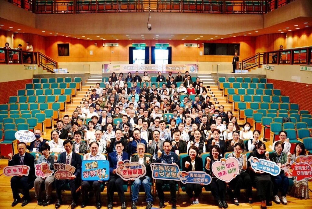 宜蘭縣中小學校長會議走訪傳藝園區-體驗終身學習