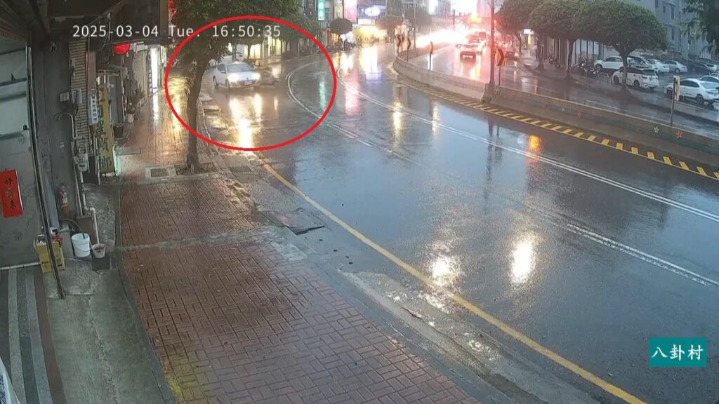 【有片】路口遭汽車擊落-女騎士倒地哀嚎畫面曝