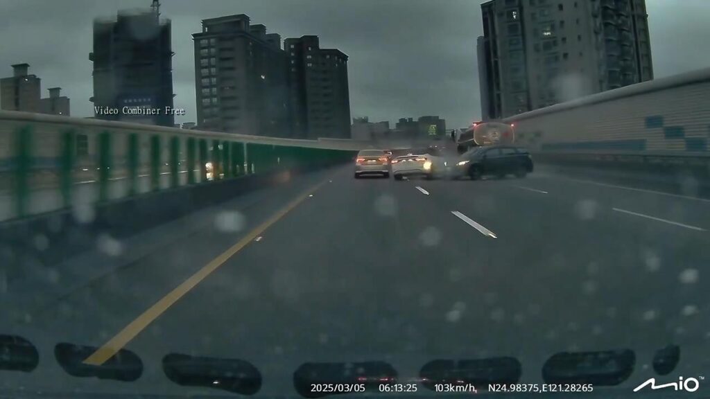 【有片】國2南桃園段2車變換車道互撞-網：雙人芭蕾？