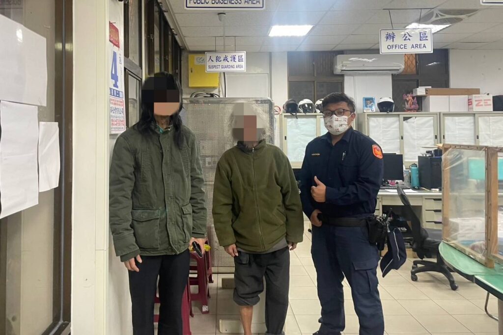 高齡翁1原因加油站前徘徊-大園警暖心助返家