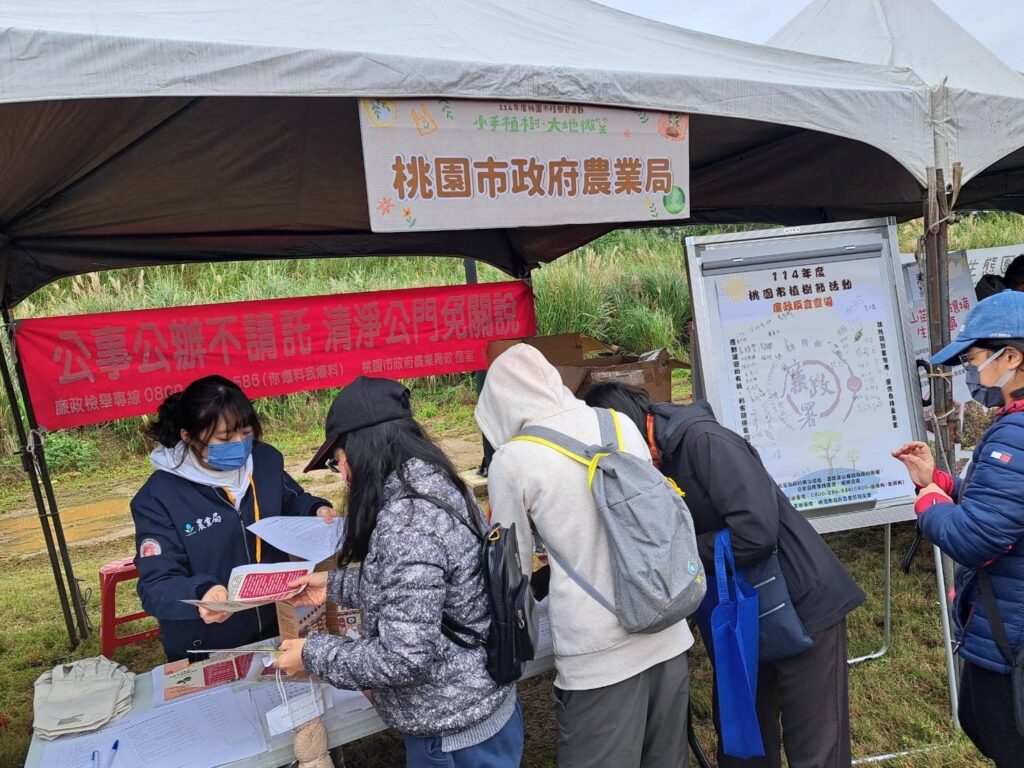 桃園植樹節活動熱鬧登場-張善政攜手女性青農共栽梔子花