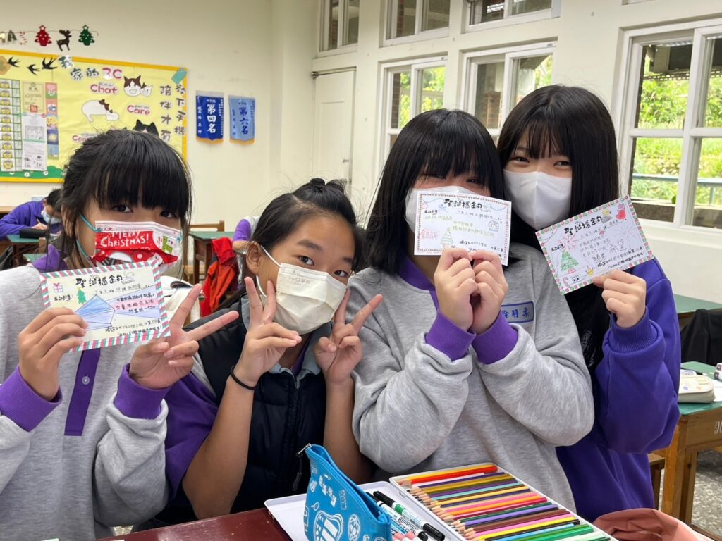 桃市圖紅梅分館攜手楊梅國中-《聖誕摘金句》閱讀特展盛大登場
