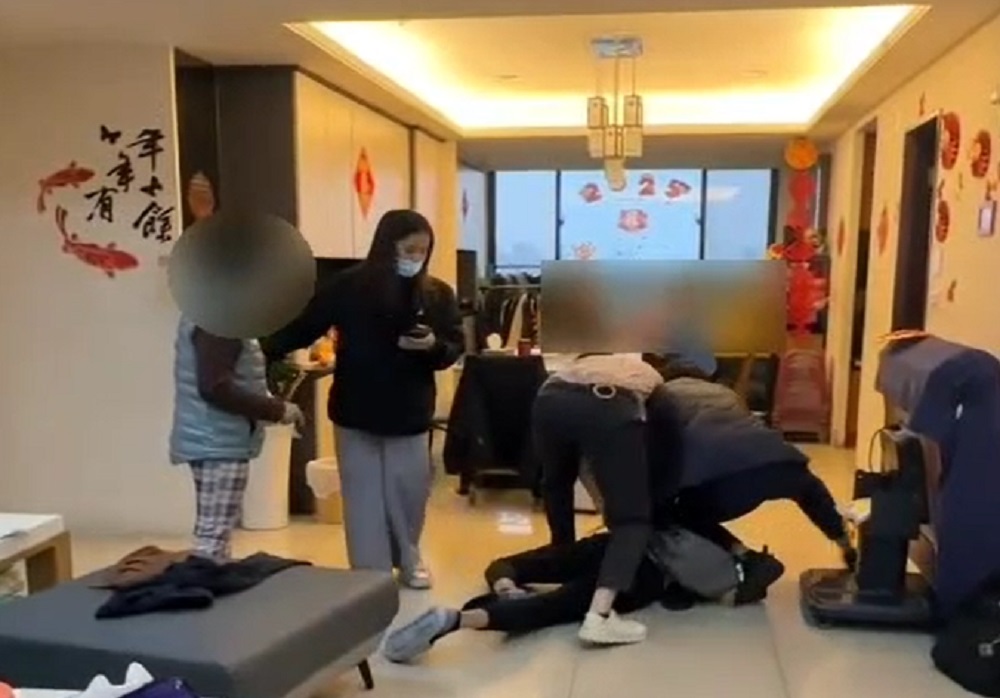 【有片】桃警逮車手-受害婦執迷不悟高喊：這不是詐欺