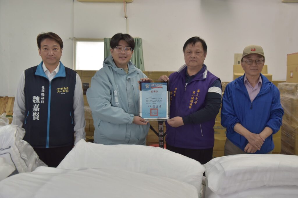 華人太子愛心關懷協會捐羽絨被-魏嘉彥感謝送暖義舉