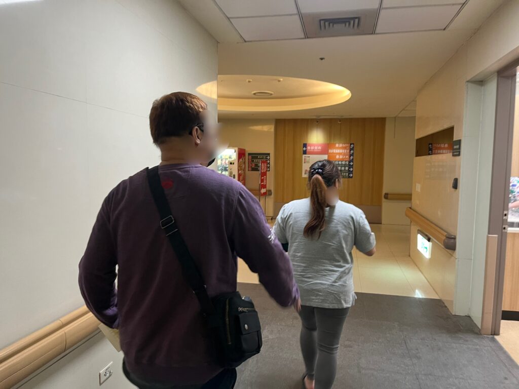 老婆喉嚨卡藥險窒息夫慌張求助-龜山警鳴笛疾駛送醫保命
