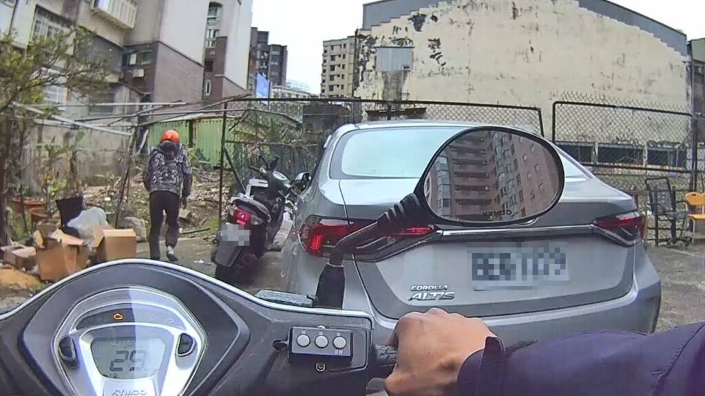 騎士拒檢違規逃逸-警方追4分鐘成功逮通緝犯