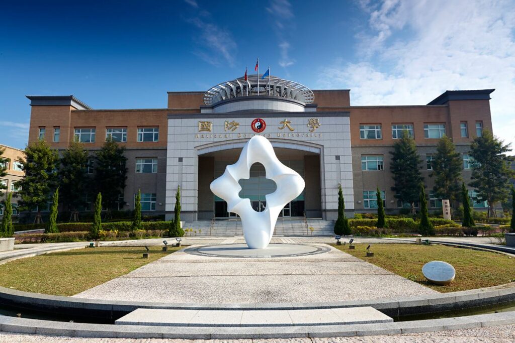 涉詐欺遭檢調搜索-國防大學教授葛明德5萬元交保