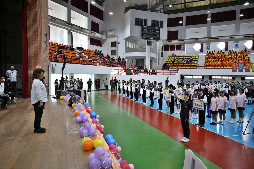 114年嘉義市運動會盛大開幕　國手楊子瑩、周政嘉領銜傳遞聖火