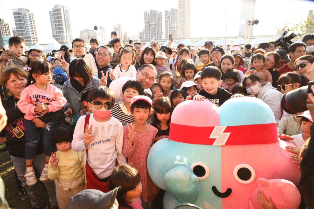2025新北春紛節登場!侯友宜化身dj與大小朋友同樂-chill翻新北大都會公園