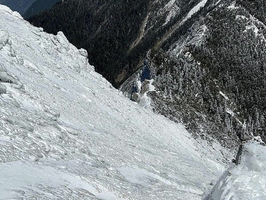 高山雪融結冰步行風險高-登山口附近發現4件事立即撤退