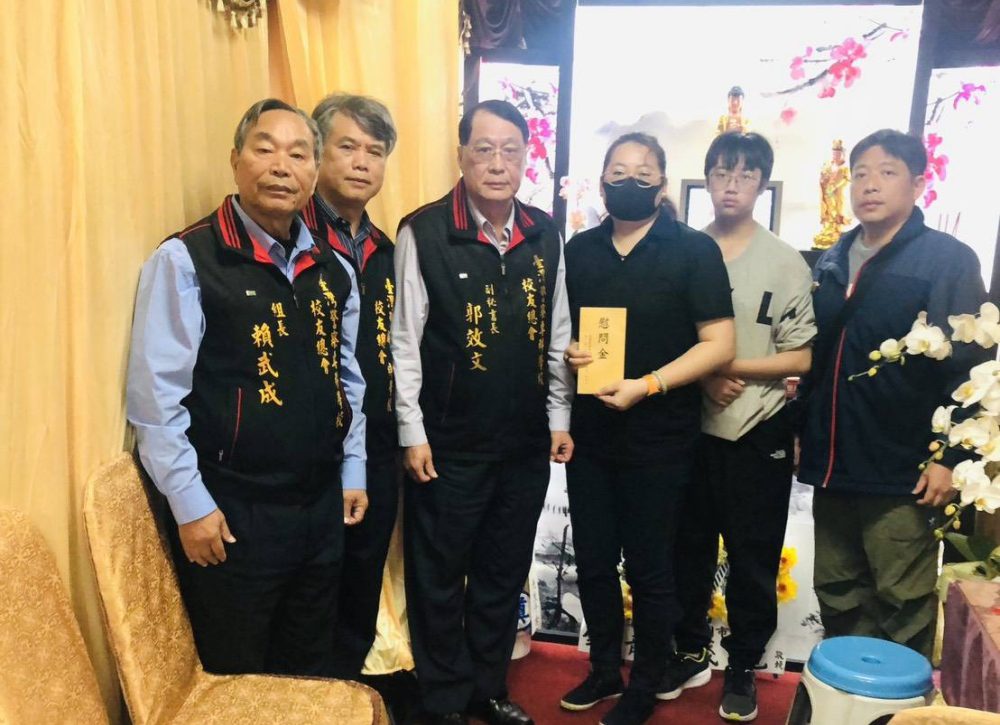 桃園市政府消防局許宏傑因公死亡-警專校友總會關懷家屬並致贈慰問金