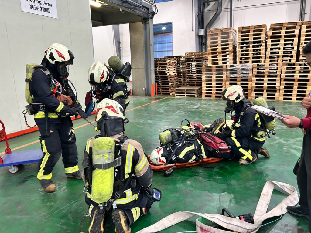 桃消埔心分隊辦理倉儲火警演練-出動「這物」提升救災安全性