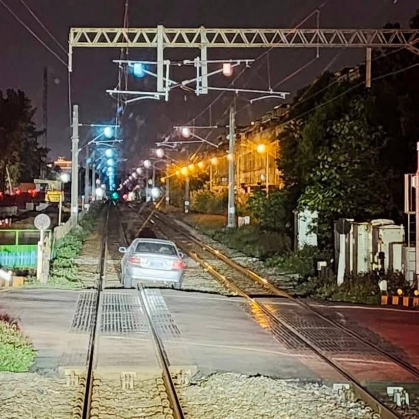 中壢轎車卡鐵軌癱瘓南北列車-男駕駛移送法辦