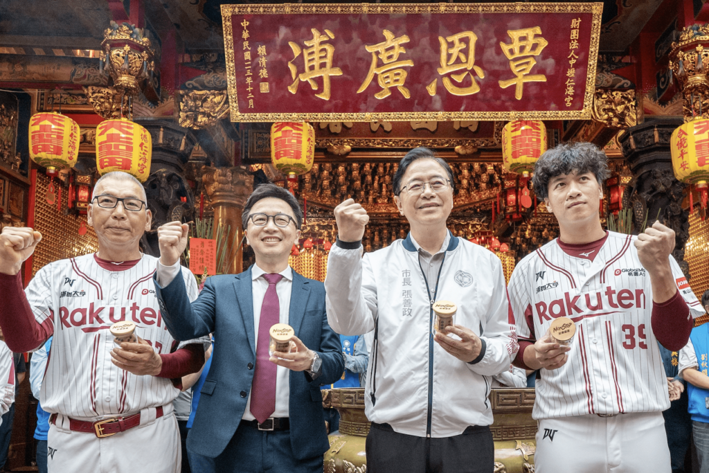 樂天桃猿開季祈福-張善政祝願奪冠-總冠軍獎盃帶回桃園