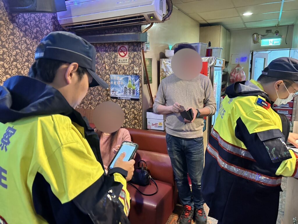 龜山警鐵腕執行雷霆除暴專案-強力臨檢逮11人