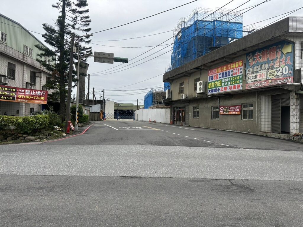 疑因病躺臥路中-68歲男遭小客車輾壓送醫不治