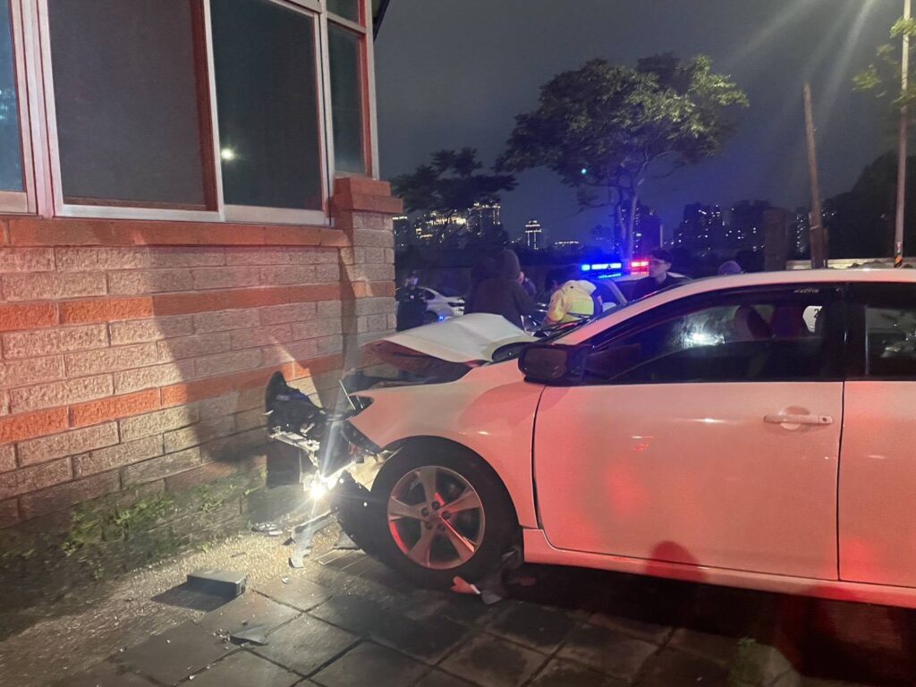 未成年駕駛違規拒檢狂飆-警鳴4槍追捕逮3人