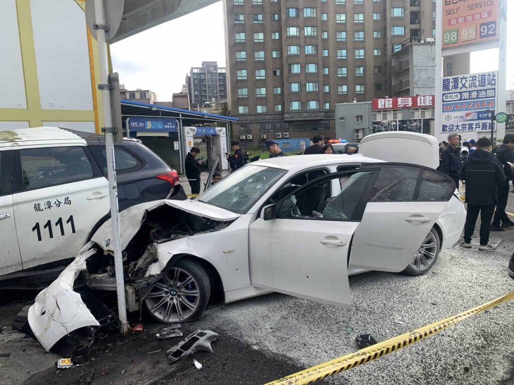 龍潭毒犯拒檢高速逃逸-衝撞警車後遭開槍制伏