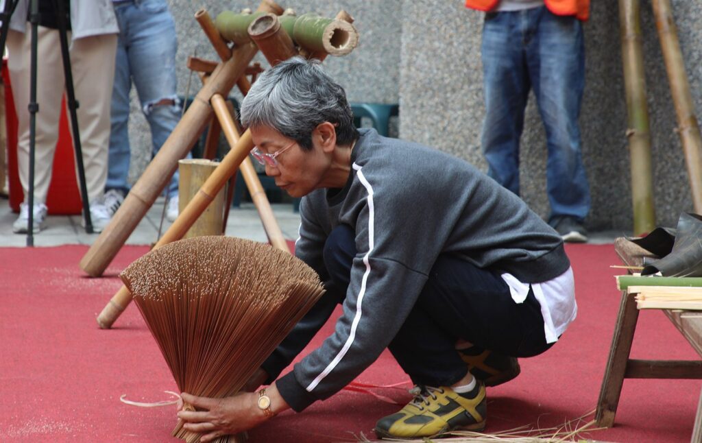 珍藏百年傳統技藝　嘉市資深職人重現「雲霄厝剖香腳」