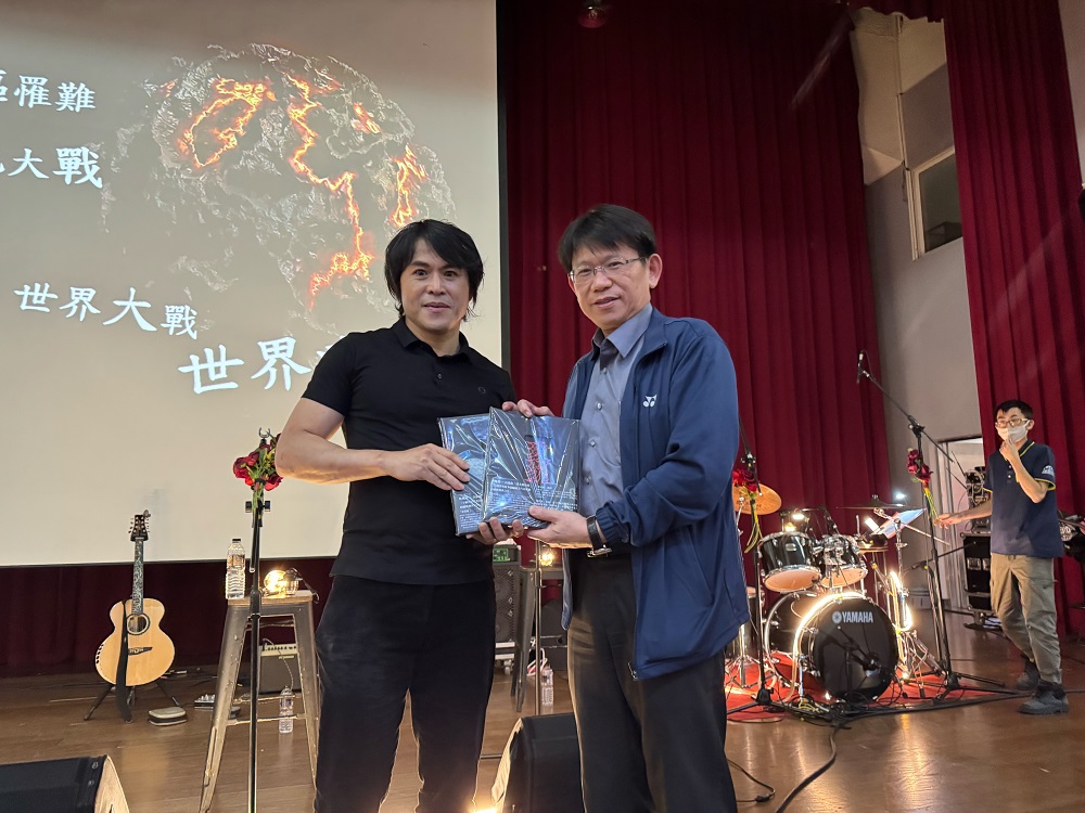 南崁高中邀玫瑰墓樂團演講-學生重新思索人生價值