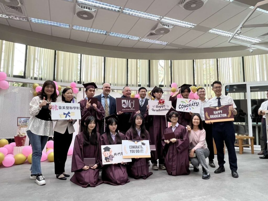 桃市「台美高中雙聯學制」畢業典禮登場-學子曝心得