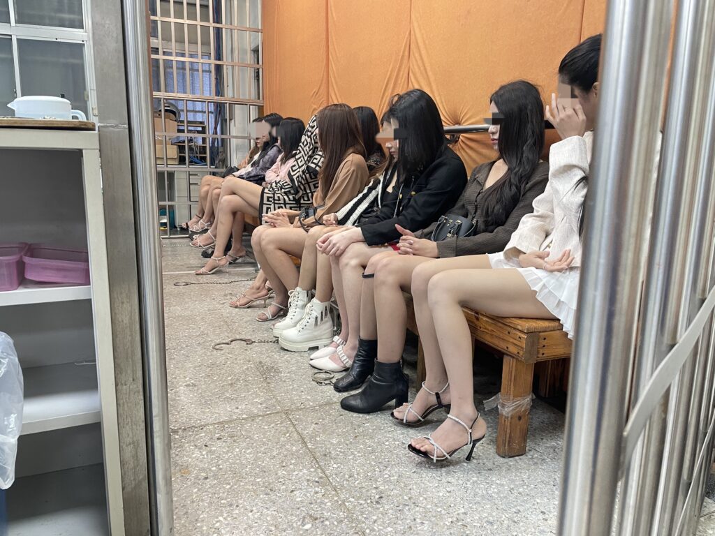 壢警雷霆掃蕩深夜突擊特種場所-15泰女非法陪酒全遭逮