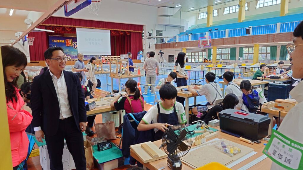科技教育創意實作競賽桃園開戰-學生腦力激盪打造橋梁、遙控車