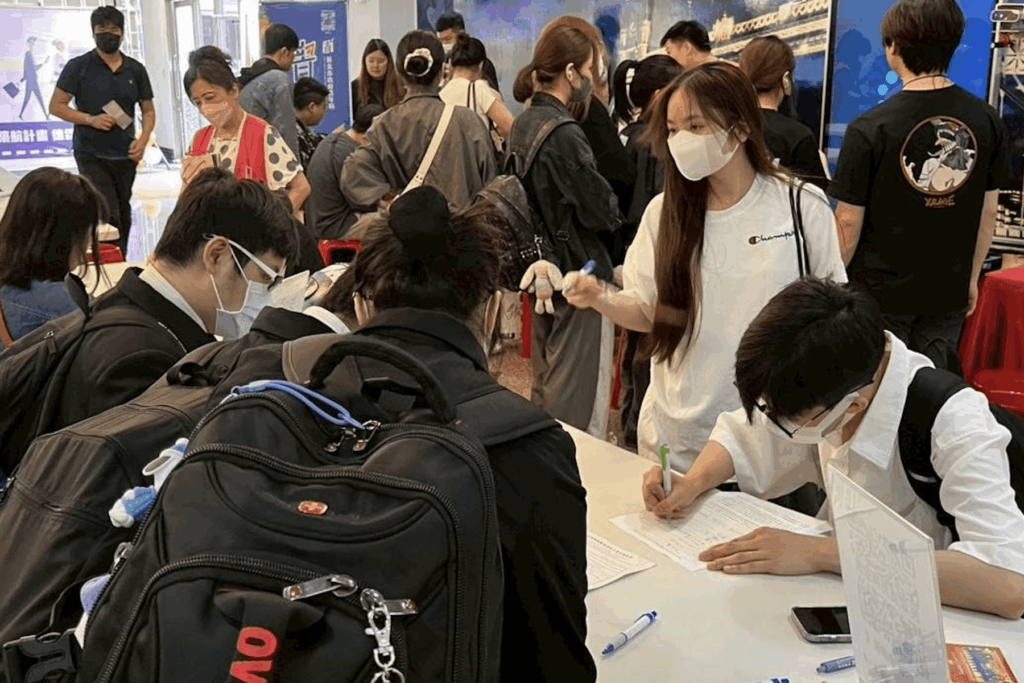 應屆生搶進職場-新北攜手宏國德霖科大徵才博覽會湧人潮