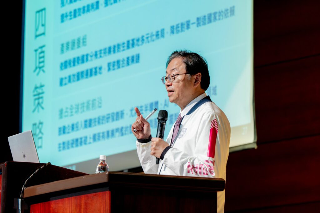張善政走進校園談關稅風暴-籲台灣超前部署因應挑戰