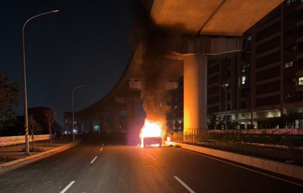 八德火燒車釀1死-起火原因待查