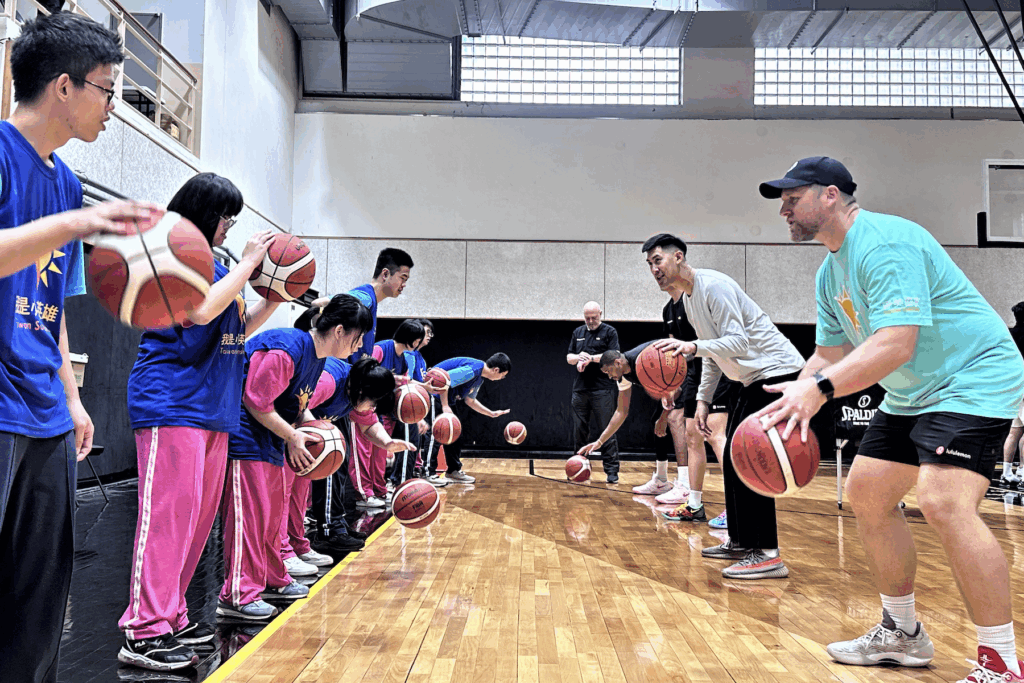 投出自信三分球-新北國王隊指導特教生-實踐運動平權閃耀光芒