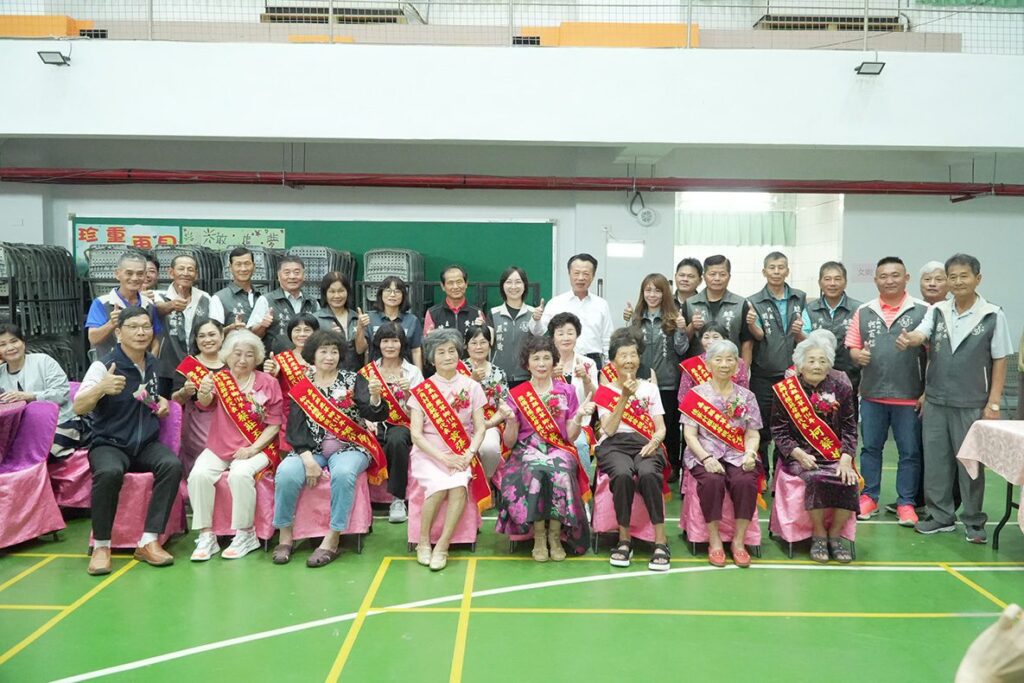 鹿草鄉慶祝母親節　表揚114年模範母親