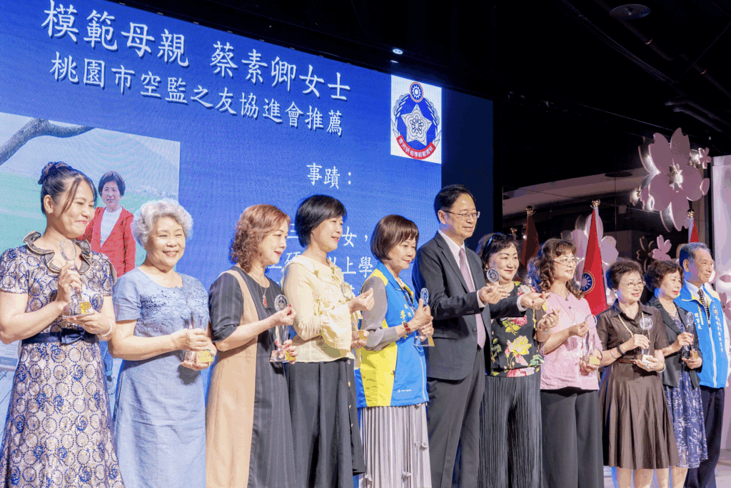 軍眷母親真偉大-桃園表揚模範母親-張善政致敬無私奉獻