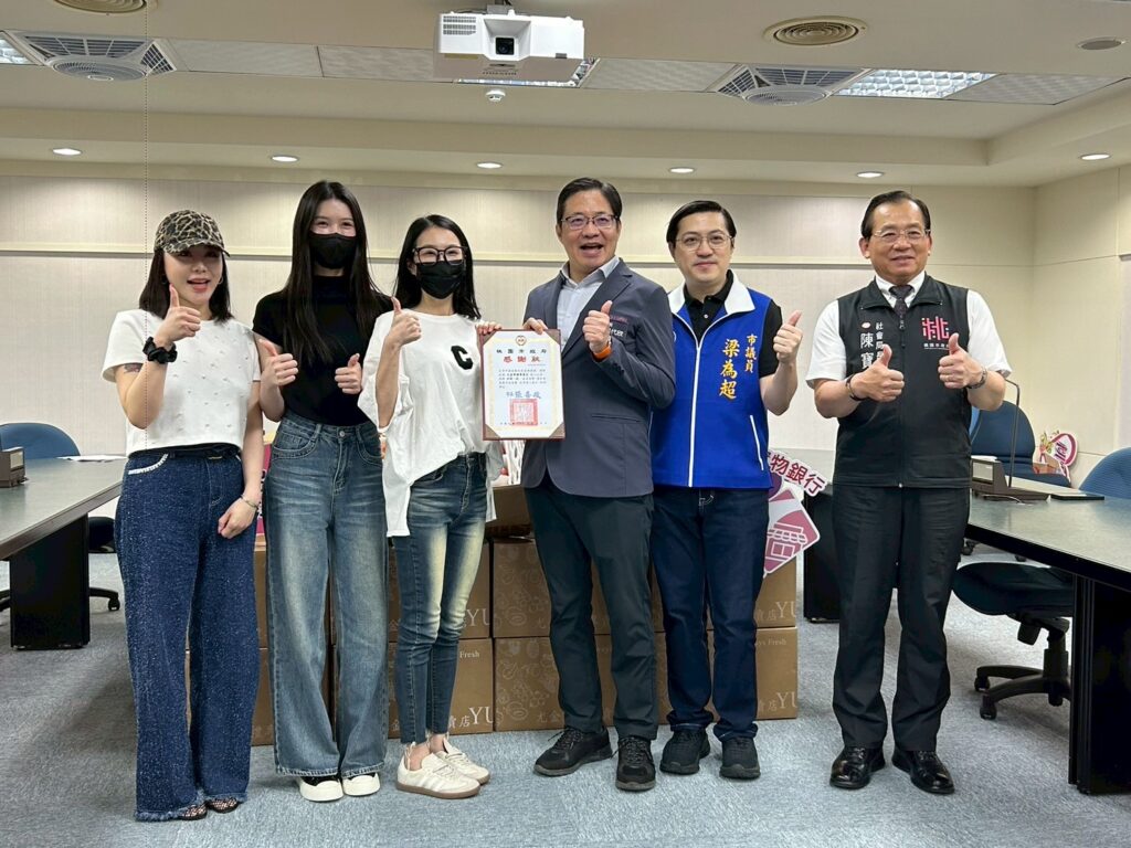 梁為超攜手業者關懷桃園弱勢-捐贈市值41萬元水果予關懷據點