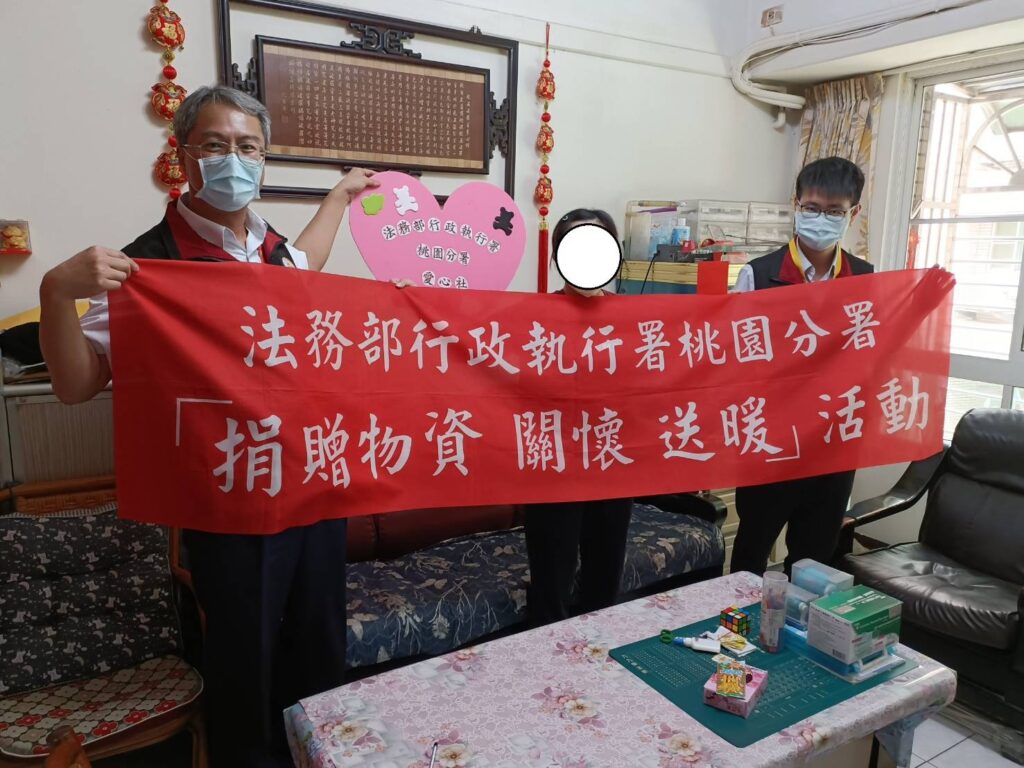 扶養精障哥與老父母負擔沉重-桃園分署暖贈慰問金助她度難關